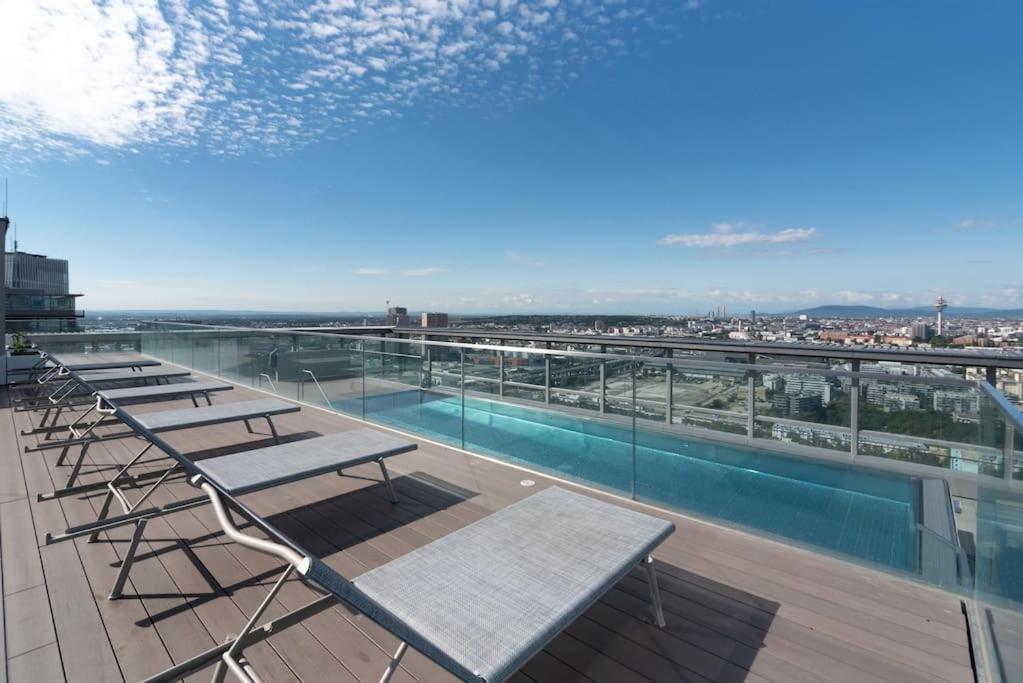 Apartament Hoch Hinaus, Neu Und Stilvoll Mit Pool Am Dach Wiedeń Zewnętrze zdjęcie