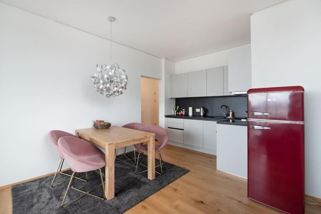 Apartament Hoch Hinaus, Neu Und Stilvoll Mit Pool Am Dach Wiedeń Zewnętrze zdjęcie