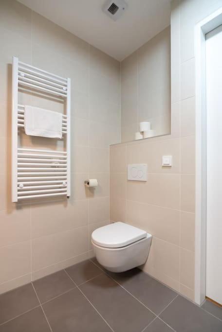 Apartament Hoch Hinaus, Neu Und Stilvoll Mit Pool Am Dach Wiedeń Zewnętrze zdjęcie