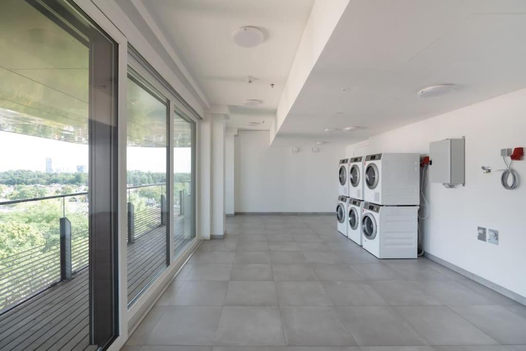 Apartament Hoch Hinaus, Neu Und Stilvoll Mit Pool Am Dach Wiedeń Zewnętrze zdjęcie