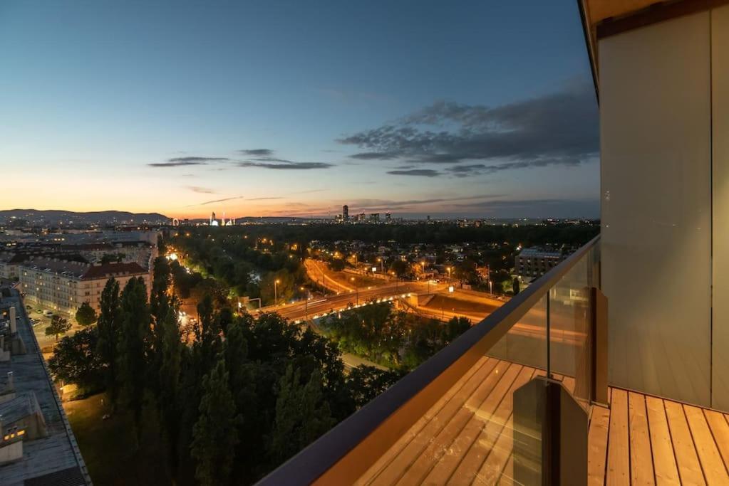 Apartament Hoch Hinaus, Neu Und Stilvoll Mit Pool Am Dach Wiedeń Zewnętrze zdjęcie